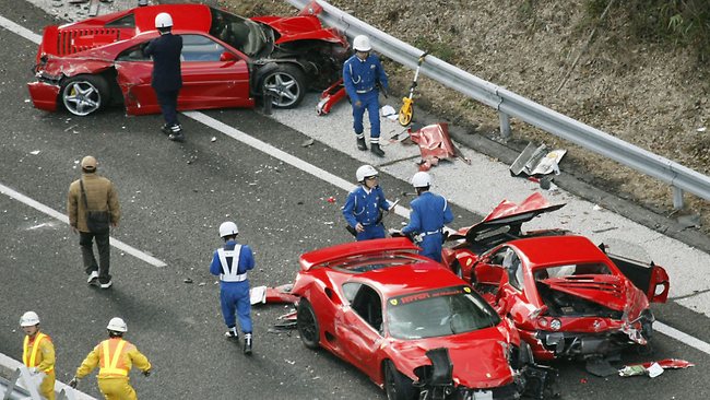 japan-ferrari-crash